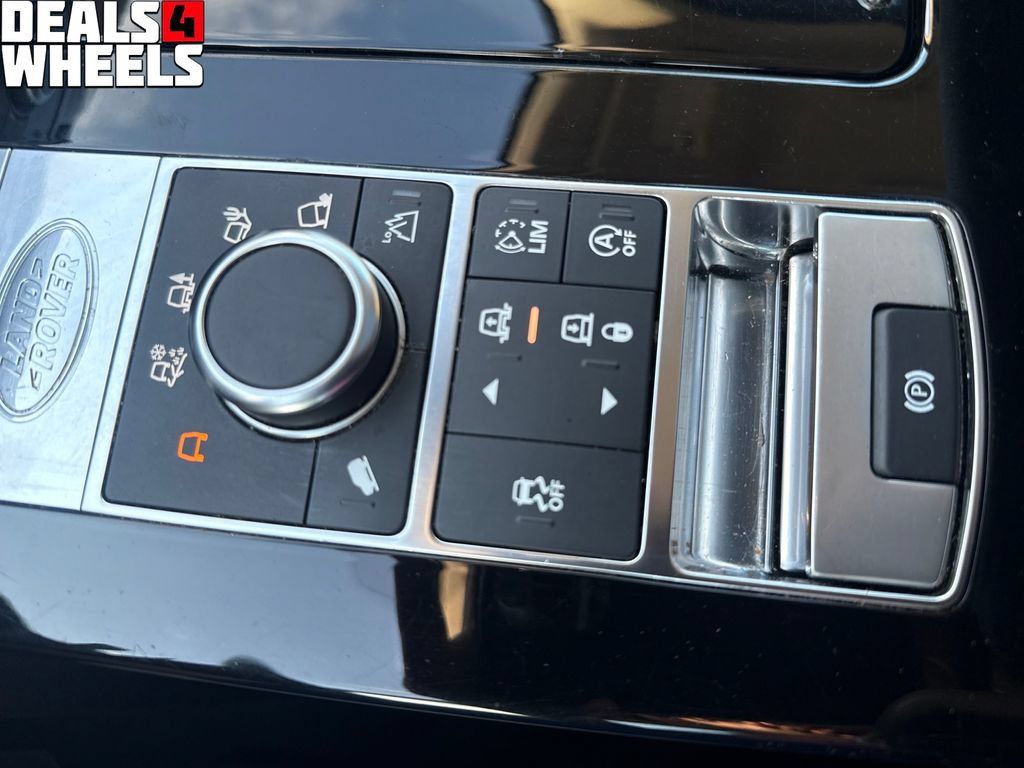Used 2017 Land Rover Discovery HSE AWD/4WD image 39