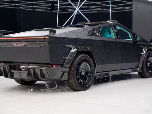 Used 2025 Tesla Cybertruck AWD Crew Cab image 16