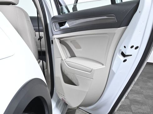 Used 2019 Volkswagen Golf Alltrack SE image 31