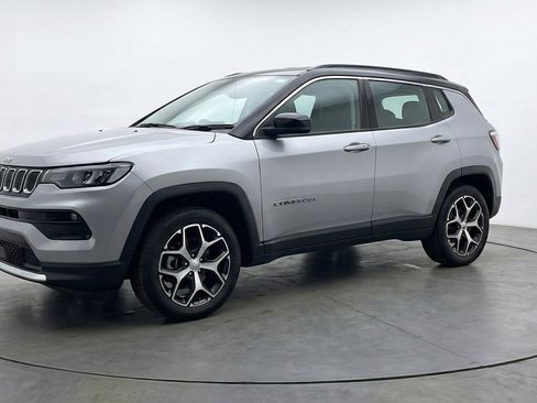 Used 2025 Jeep Compass Limited image 3