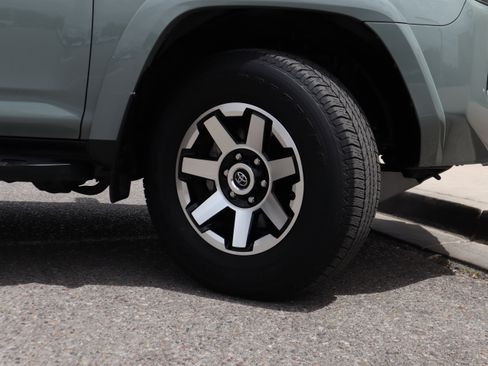 Used 2022 Toyota 4Runner TRD Off-Road AWD/4WD image 13