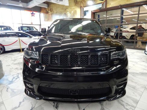 Used 2020 Jeep Grand Cherokee SRT image 2