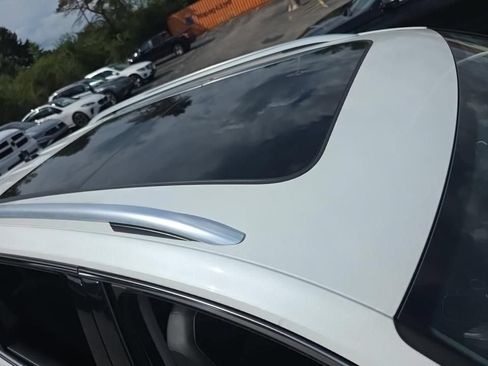 Used 2023 Volkswagen Tiguan SE w/ Panoramic Sunroof Package FWD image 8