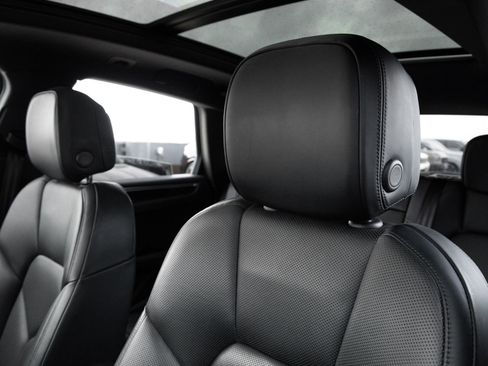 Certified 2023 Porsche Macan S AWD/4WD image 22
