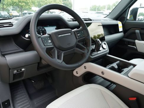 Used 2026 Land Rover Defender 110 X-Dynamic SE AWD/4WD image 14