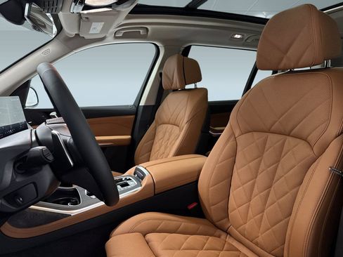 Used 2026 BMW X7 xDrive40i w/ Premium Package image 5