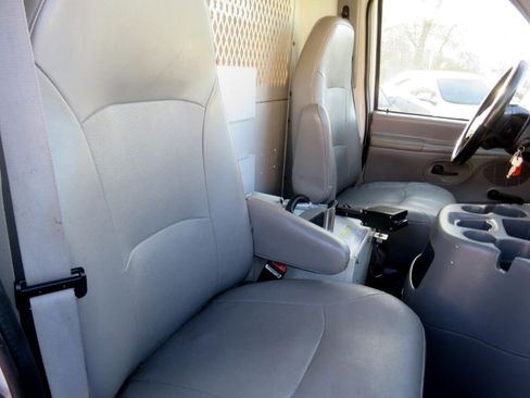 Used 2001 Ford E-150 and Econoline 150 image 26