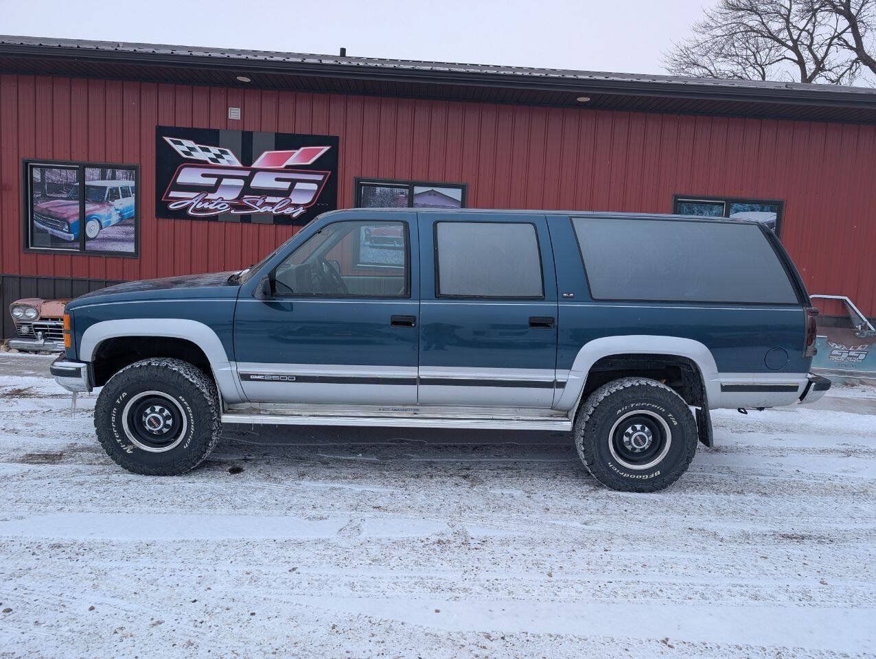 Used 1994 GMC Suburban 2500 AWD/4WD image 1