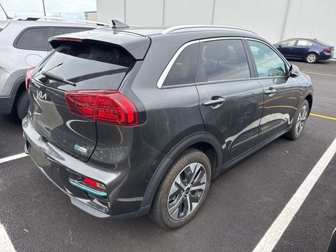 Used 2022 Kia Niro EX Premium w/ Cold Weather Package image 3