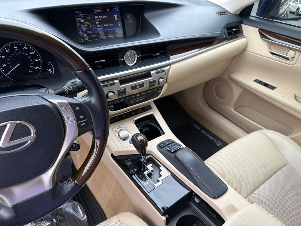 Used 2015 Lexus ES 350 w/ Luxury Package FWD image 29