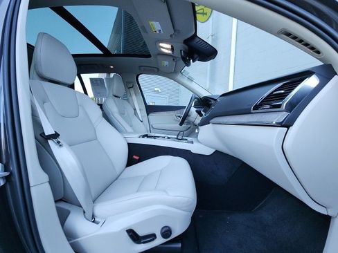 Used 2024 Volvo XC90 B6 Plus image 29