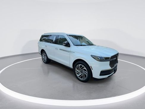 New 2025 Lincoln Navigator Reserve AWD/4WD image 2