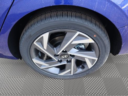 New 2025 Hyundai Elantra Limited image 5