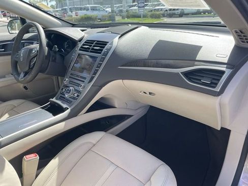 Used 2019 Lincoln MKZ Reserve FWD image 29