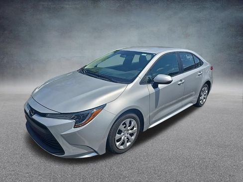 Used 2025 Toyota Corolla LE FWD image 4
