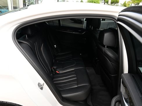 Used 2021 BMW M550i xDrive w/ Executive Package AWD/4WD image 50