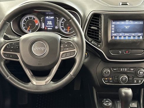 Used 2019 Jeep Cherokee Latitude Plus w/ Cold Weather Group image 16