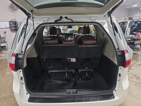 Used 2020 Toyota Sienna Limited Premium image 13