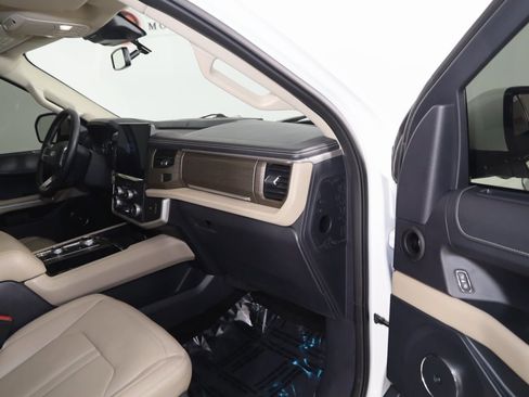 Used 2022 Ford Expedition Limited image 45