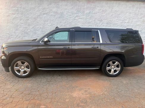 Used 2018 Chevrolet Suburban Premier RWD image 3