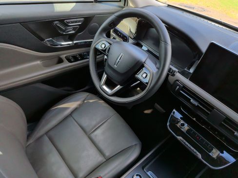 Used 2023 Lincoln Corsair FWD w/ Equipment Group 101A image 32