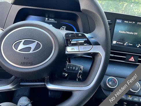 Used 2025 Hyundai Elantra SE FWD image 15