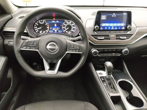 Used 2024 Nissan Altima 2.5 SV image 22