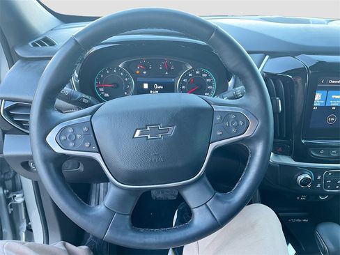 Used 2023 Chevrolet Traverse RS image 11