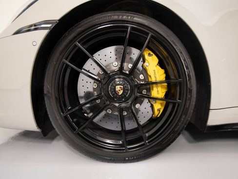 Certified 2022 Porsche 911 Targa 4 GTS image 15