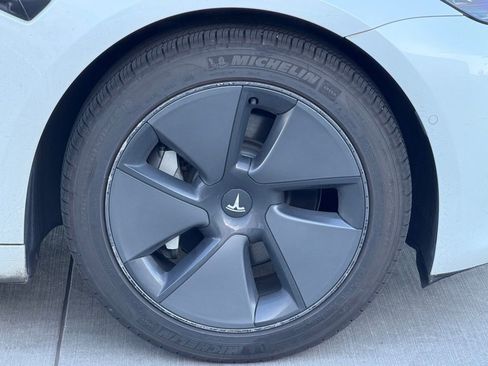 Used 2021 Tesla Model 3 Standard Range Plus image 5