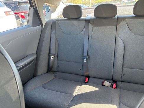 Used 2025 Kia K4 LXS image 38