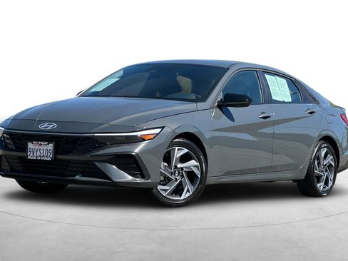 Certified 2025 Hyundai Elantra Sport image 2