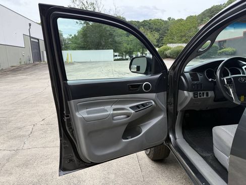 Used 2015 Toyota Tacoma PreRunner w/ SR5 Package RWD image 27