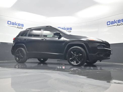 Used 2015 Jeep Cherokee Latitude w/ Comfort/Convenience Group FWD image 36