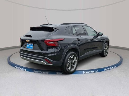 Used 2025 Chevrolet Trax LT w/ Driver Confidence Package image 6