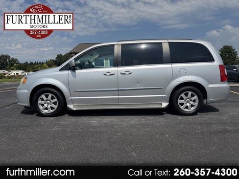 Used 2011 Chrysler Town & Country Touring FWD image 1
