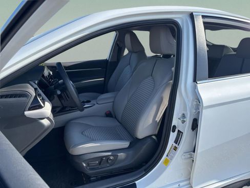 Used 2024 Toyota Camry SE image 26