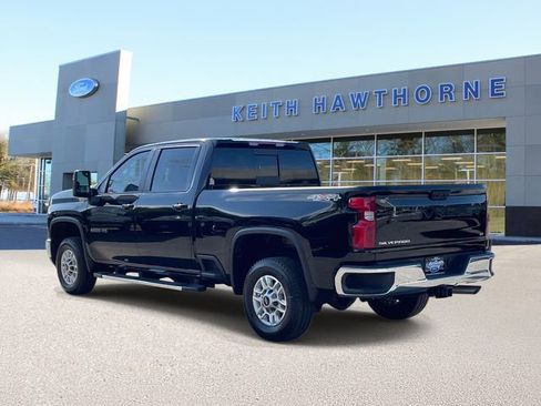 Used 2024 Chevrolet Silverado 2500 LT w/ Convenience Package image 4