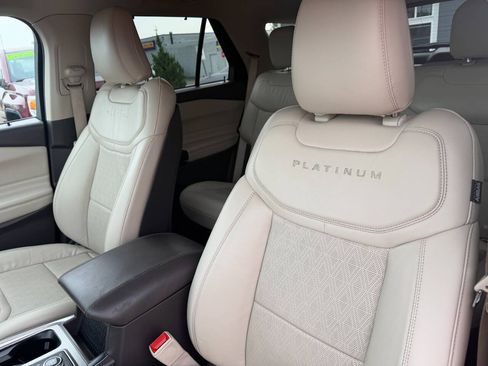 Used 2020 Ford Explorer Platinum w/ Premium Technology Package AWD/4WD image 11