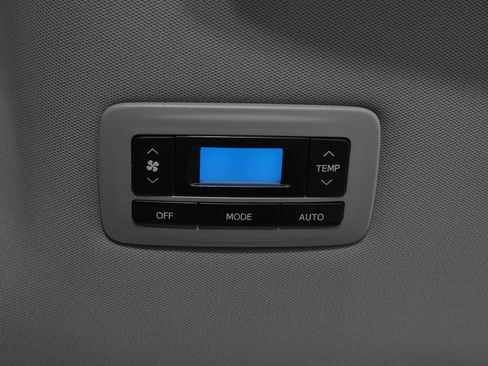 Used 2020 Toyota Sienna XLE w/ XLE Navigation Package FWD image 16