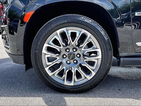 Used 2023 GMC Yukon Denali Ultimate w/ LPO, Floor Liner Package AWD/4WD image 35