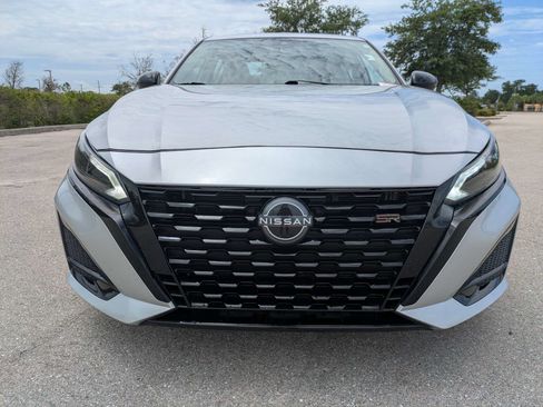 Used 2023 Nissan Altima 2.5 SR FWD image 3