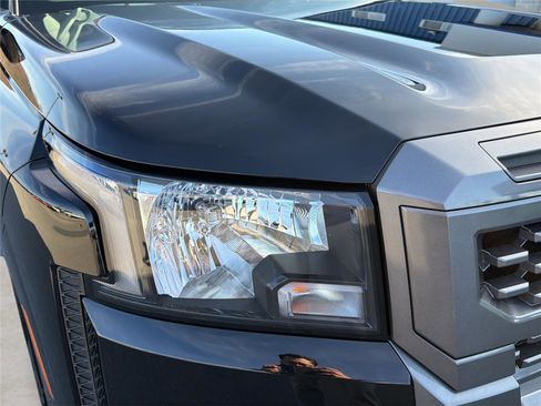 Used 2025 Nissan Frontier SV w/ SV Convenience Package image 31