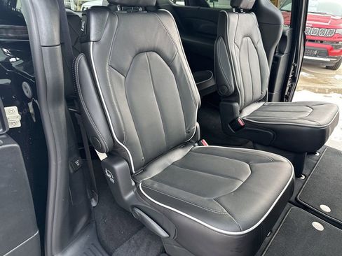 New 2026 Chrysler Pacifica Limited w/ Uconnect Theater Family Group image 53