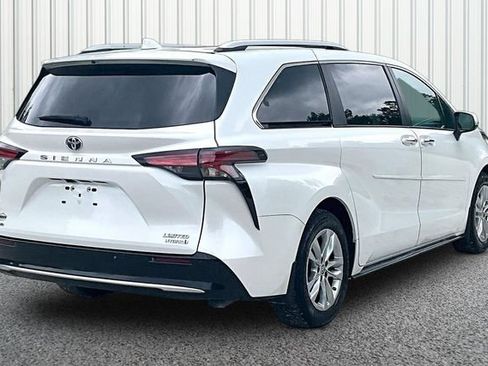 Used 2022 Toyota Sienna Limited AWD/4WD image 11