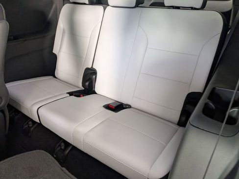 Used 2024 Chevrolet Traverse RS image 28