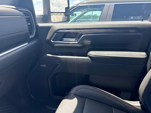 Used 2024 Chevrolet Silverado 3500 LTZ w/ LTZ Convenience Package AWD/4WD image 10