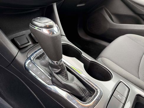 Used 2017 Chevrolet Cruze LT FWD image 19