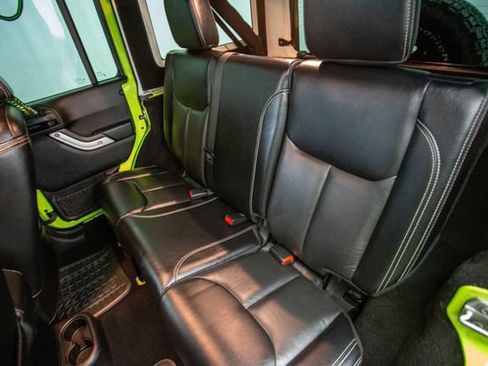 Used 2017 Jeep Wrangler Unlimited Rubicon image 25