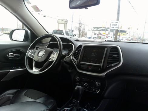 Used 2018 Jeep Cherokee Latitude Plus w/ Cold Weather Group image 23